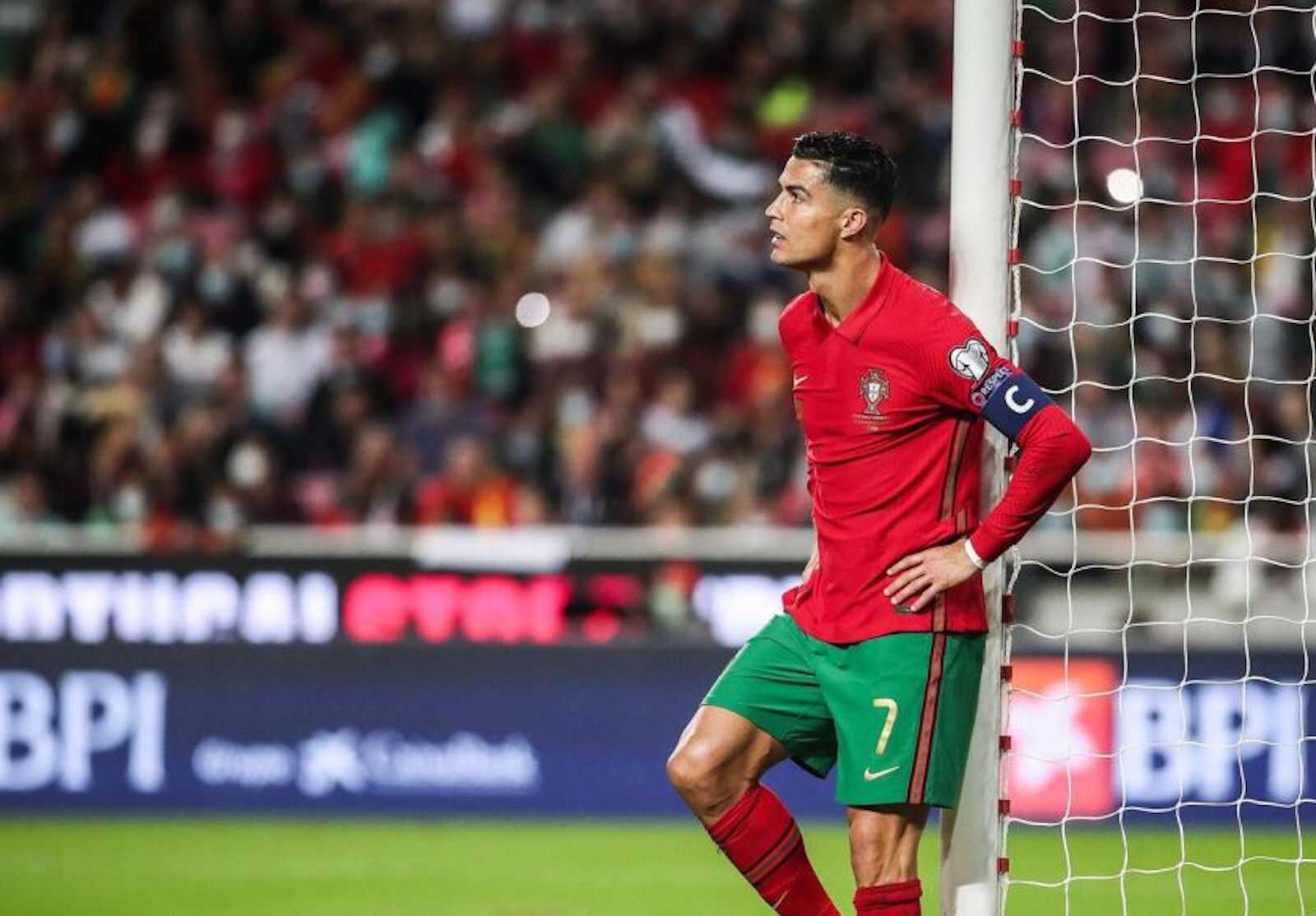 Áp lực khủng khiếp trên đôi vai Ronaldo - 4