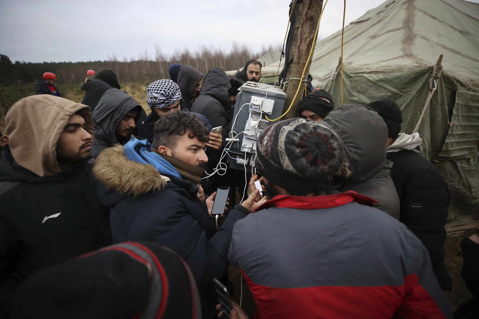 Cảnh ‘màn trời chiếu đất’ của những người tị nạn tại biên giới Ba Lan-Belarus