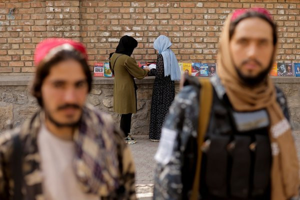 'Cuộc chiến không tiếng súng' giữa phụ nữ Afghanistan và Taliban