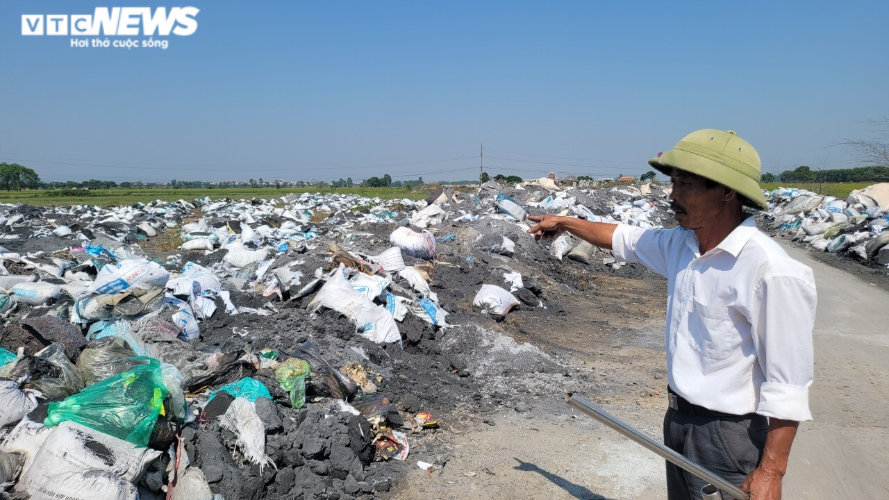 Kinh hãi những bãi thải xỉ nhôm bao vây làng tái chế nhôm lớn nhất miền Bắc - 2