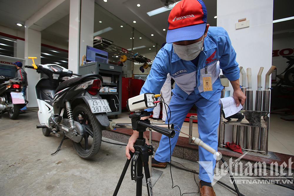 Nghìn xe ở Hà Nội đo khí thải, chưa chủ nào đủ điều kiện nhận 4 triệu