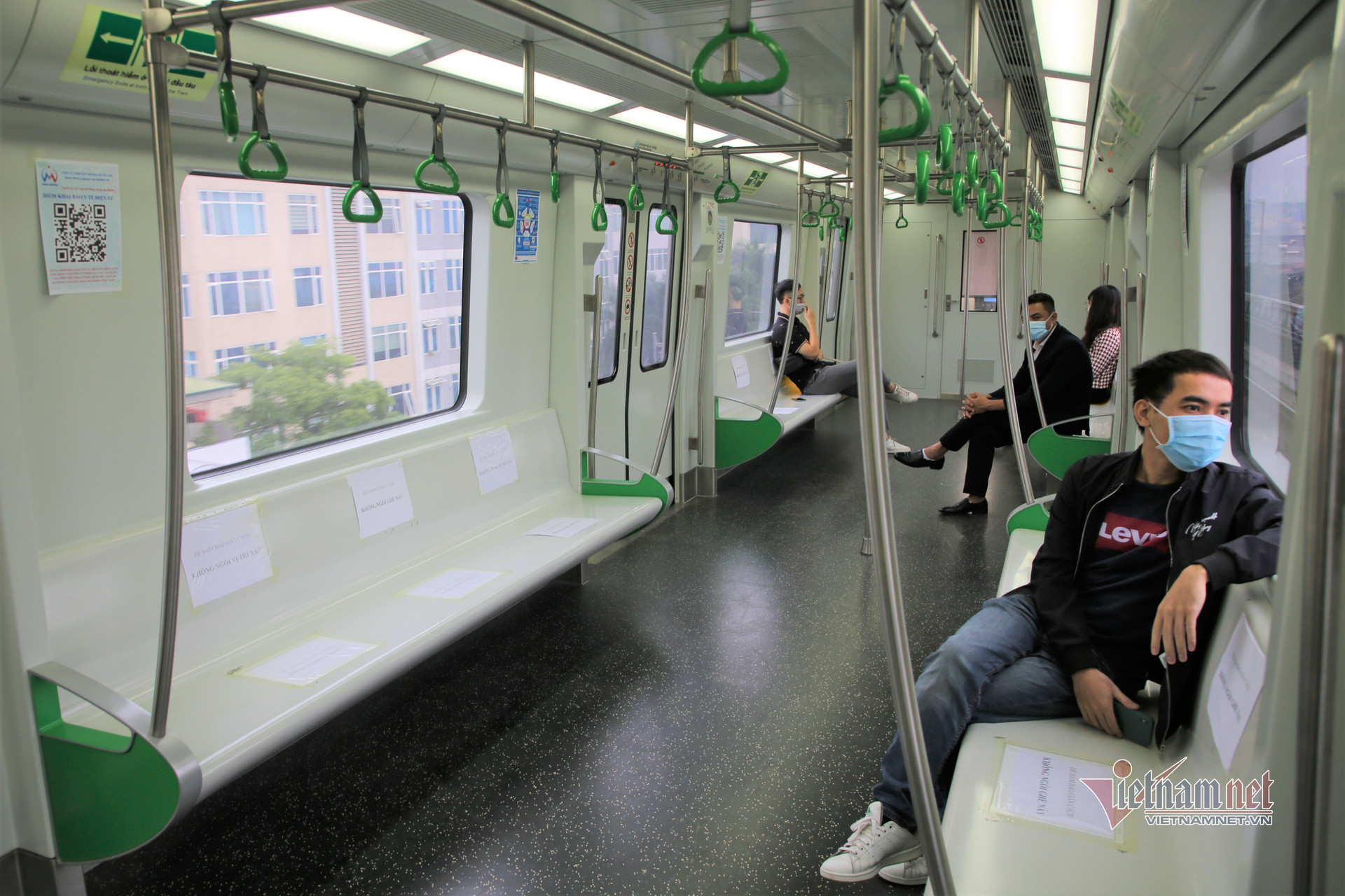 Lý do đường sắt Cát Linh - Hà Đông vắng khách lên tàu giờ cao điểm