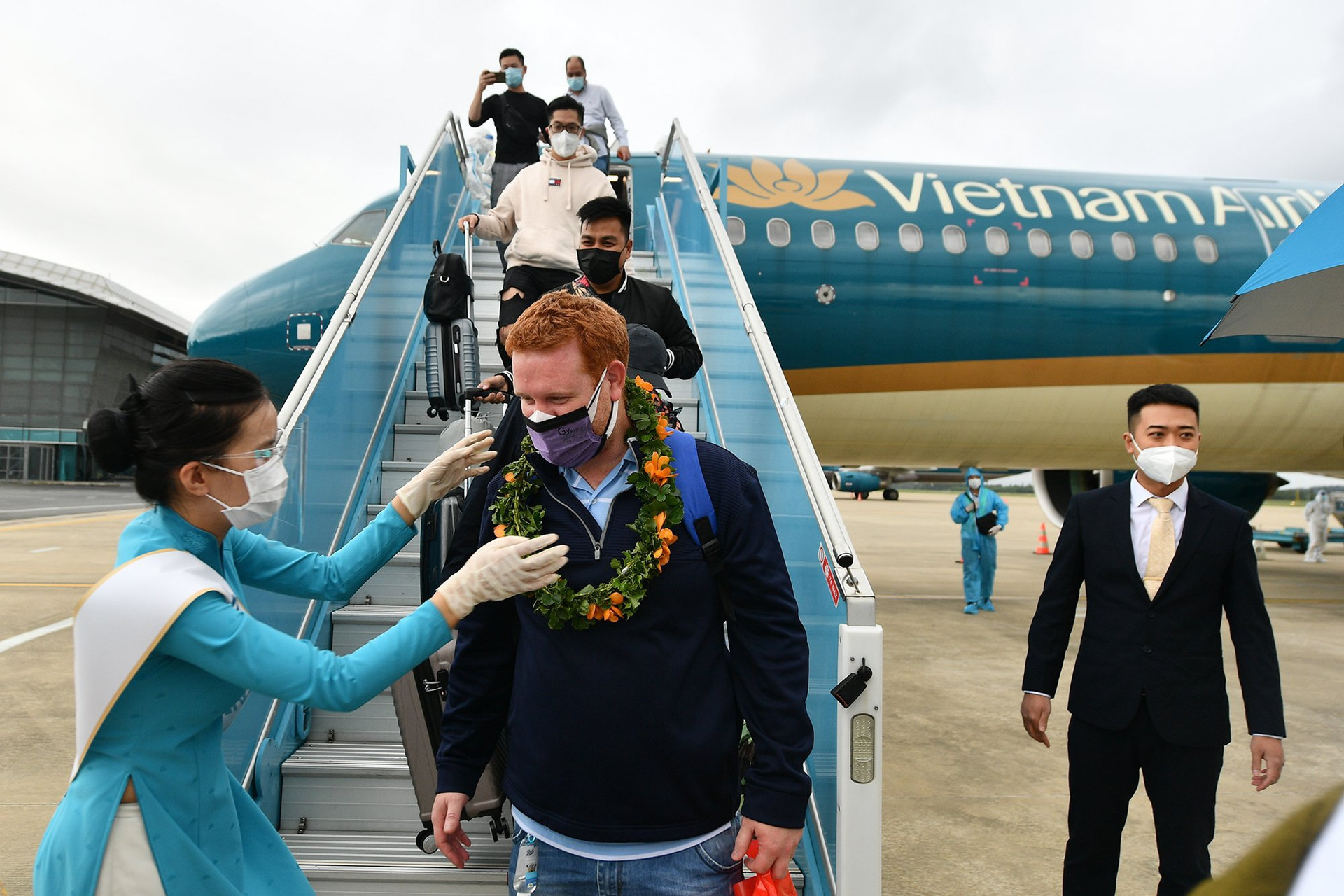 Chuyến bay đầu tiên thí điểm đón du khách quốc tế đến Việt Nam - 2
