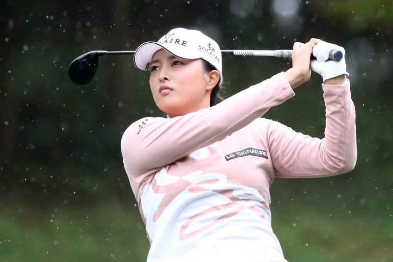 Ko Jin Young thi đấu ở hố thứ năm trong vòng đầu tiên của BMW Ladies Championship tại LPGA International Busan vào ngày 21 tháng 10 năm 2021. (Ảnh của Chung Sung-Jun / Getty Images)