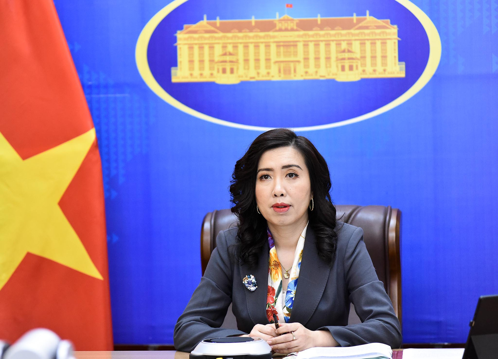 Việt Nam lên tiếng việc tàu Trung Quốc phun vòi rồng ở Trường Sa - 1