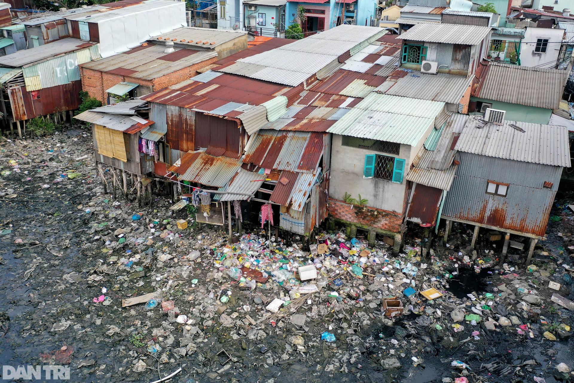Cuộc sống ở con rạch ô nhiễm nhất Sài Gòn - 1