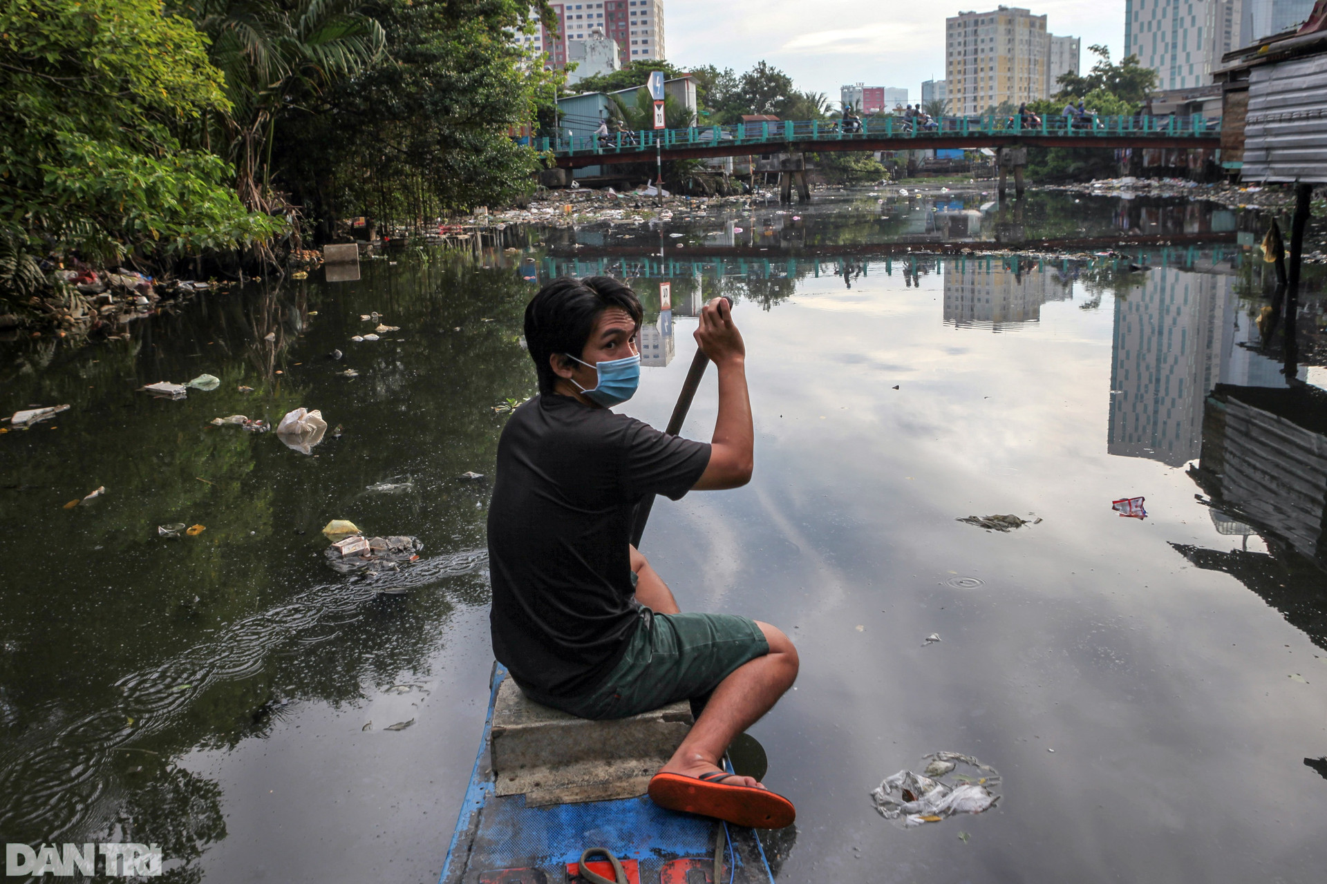 Cuộc sống ở con rạch ô nhiễm nhất Sài Gòn - 2
