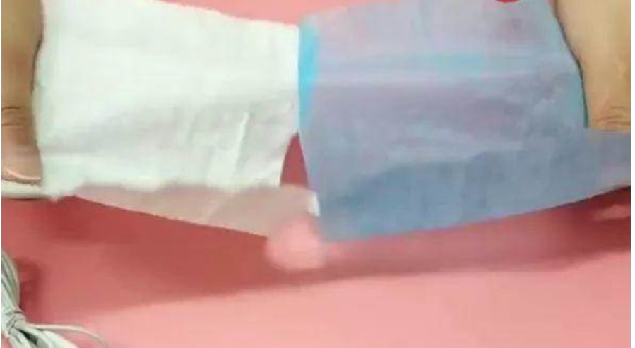 Dùng kéo cắt một phần của chiếc khẩu trang y tế rồi bỏ vào nhà vệ sinh, có thể giải quyết được nhiều rắc rối trong gia đình-11