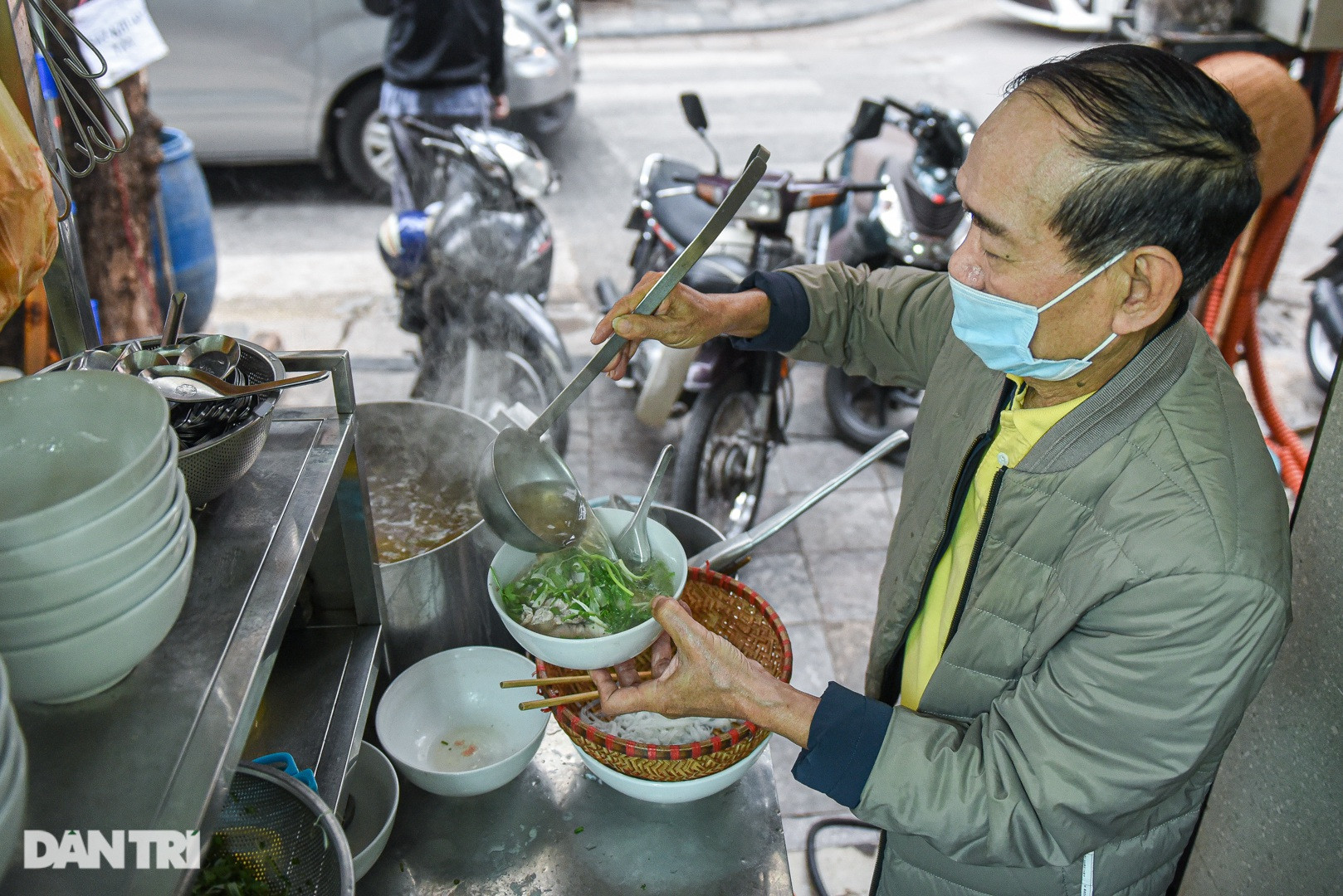 Quán phở lạ đời ở Hà Nội: 40 năm tuyệt đối không dùng chanh, quất - 2