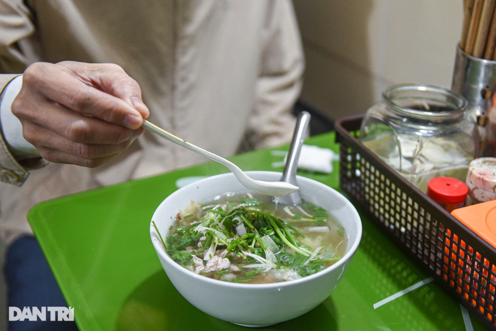 Quán phở lạ đời ở Hà Nội: 40 năm tuyệt đối không dùng chanh, quất - 8 Quán phở lạ đời ở Hà Nội: 40 năm tuyệt đối không dùng chanh, quất - 8