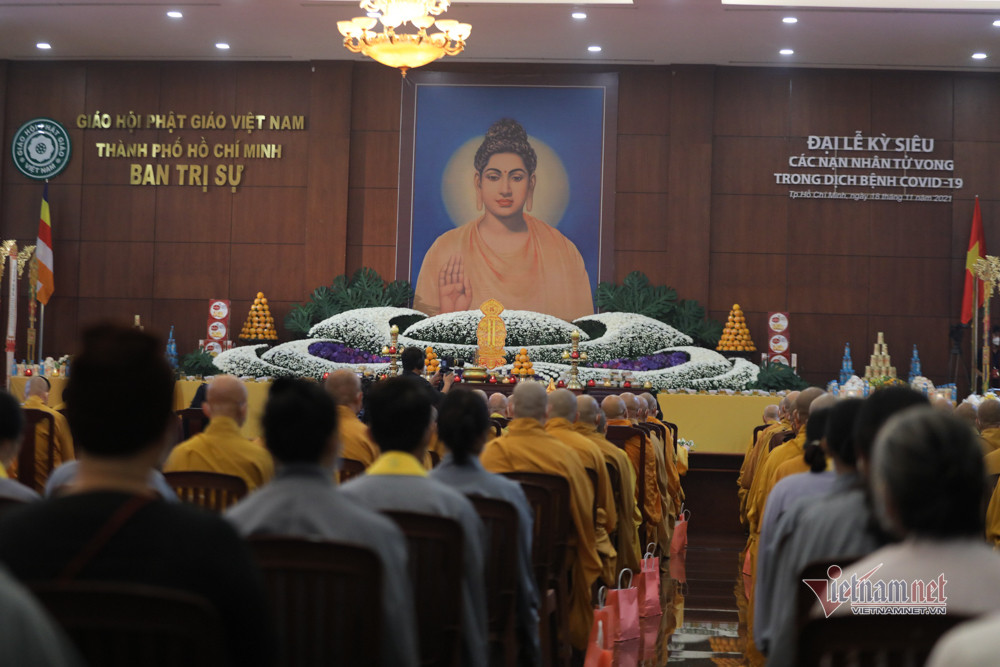 Phật tử tại TP.HCM cầu siêu cho nạn nhân Covid-19