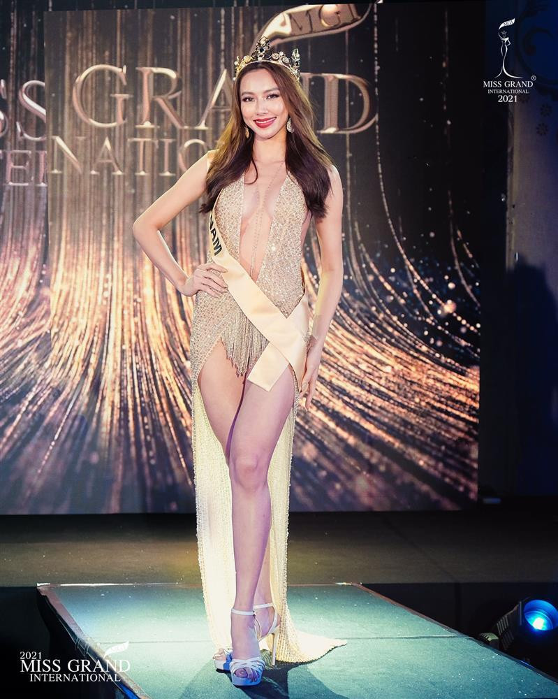 10 bộ váy hở bạo nhất Họp báo Miss Grand: Thùy Tiên đứng đầu!-8