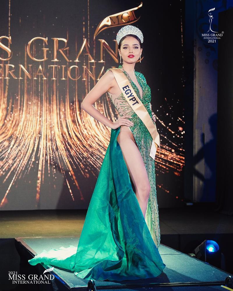 10 bộ váy hở bạo nhất Họp báo Miss Grand: Thùy Tiên đứng đầu!-13