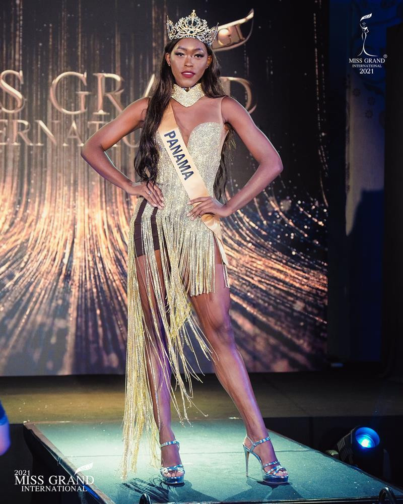 10 bộ váy hở bạo nhất Họp báo Miss Grand: Thùy Tiên đứng đầu!-15