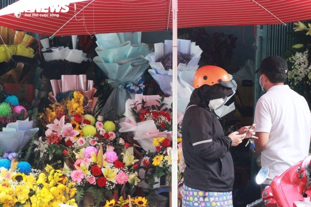 Ảnh: Chợ hoa lớn nhất TP.HCM vắng khách dù sát lễ 20/11 - 6