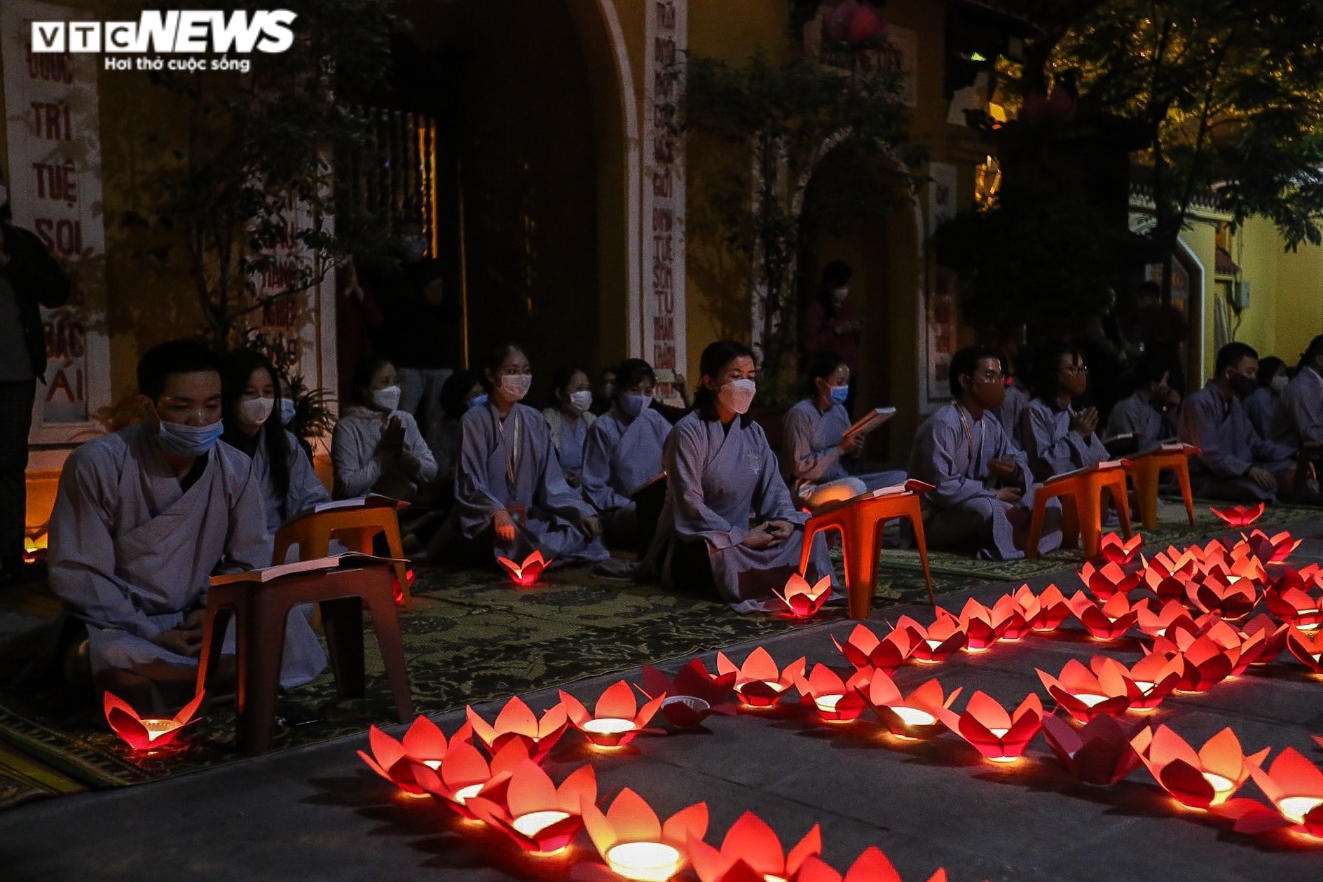 Tưởng niệm đồng bào tử vong và cán bộ, chiến sĩ hy sinh vì COVID-19 - 25