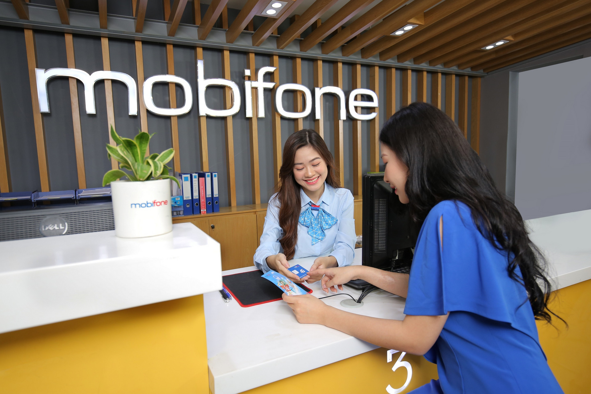 MobiFone là nhà mạng đầu tiên được cấp phép thí điểm Mobile Money - 2