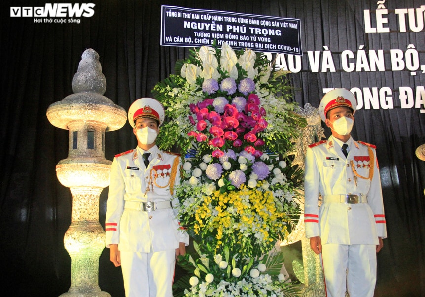 Tưởng niệm đồng bào tử vong và cán bộ, chiến sĩ hy sinh vì COVID-19 - 14