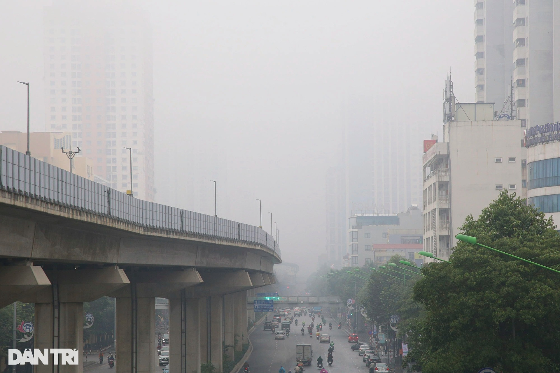 Mưa rét, sương mù bao phủ dày đặc Hà Nội ngày cuối tuần - 15
