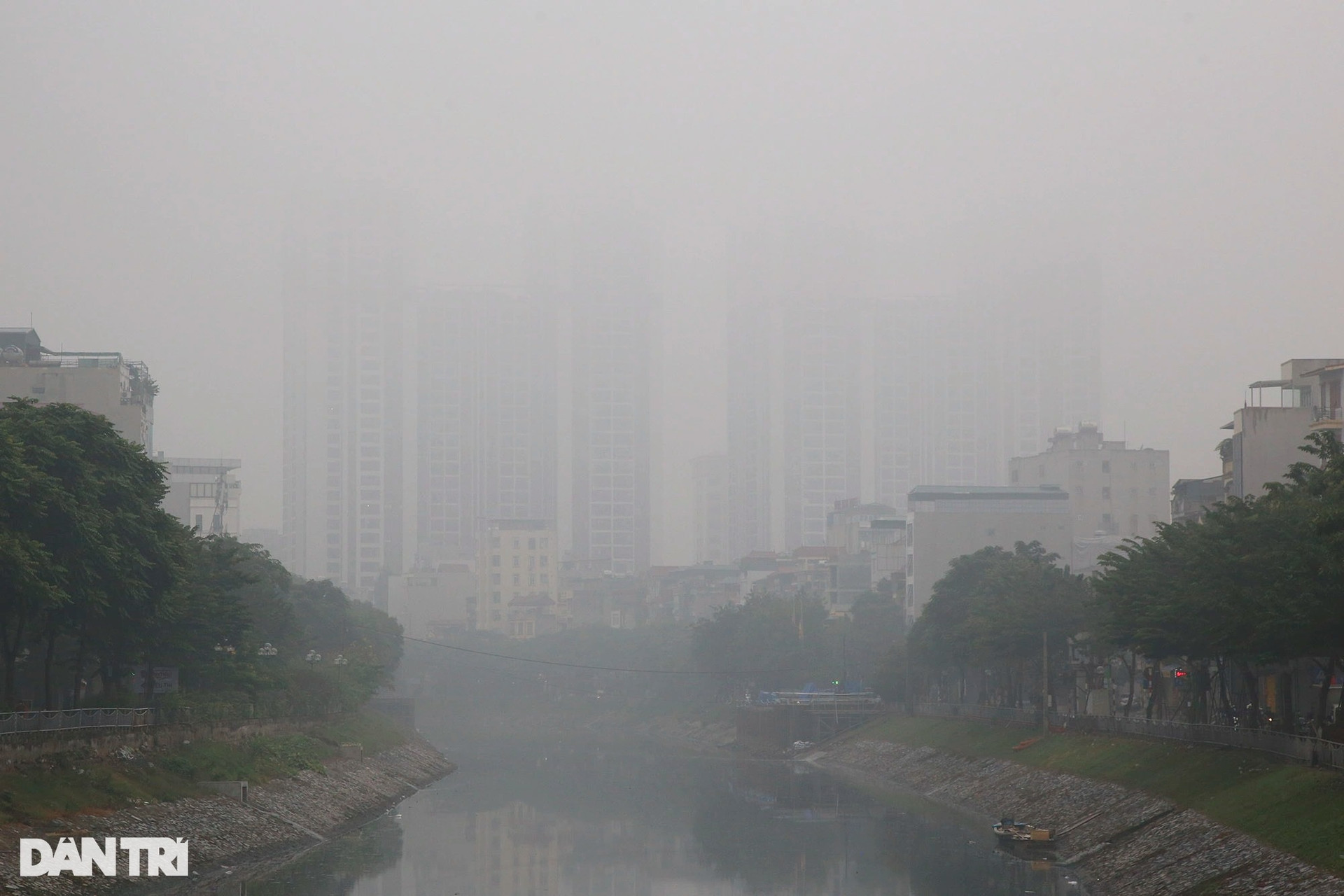 Mưa rét, sương mù bao phủ dày đặc Hà Nội ngày cuối tuần - 11