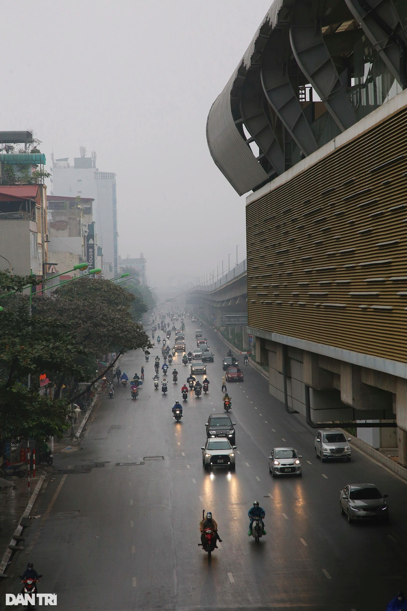 Mưa rét, sương mù bao phủ dày đặc Hà Nội ngày cuối tuần - 12