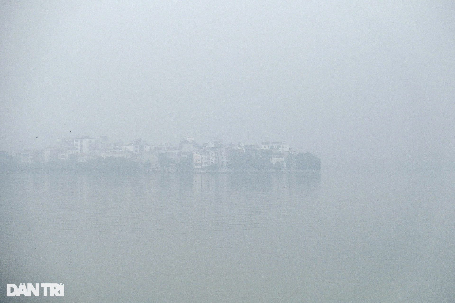 Mưa rét, sương mù bao phủ dày đặc Hà Nội ngày cuối tuần - 6