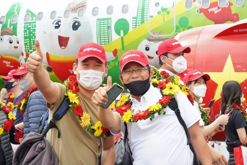 Chuyến bay chở du khách quốc tế đầu tiên đến Phú Quốc sau 2 năm đóng băng - 3