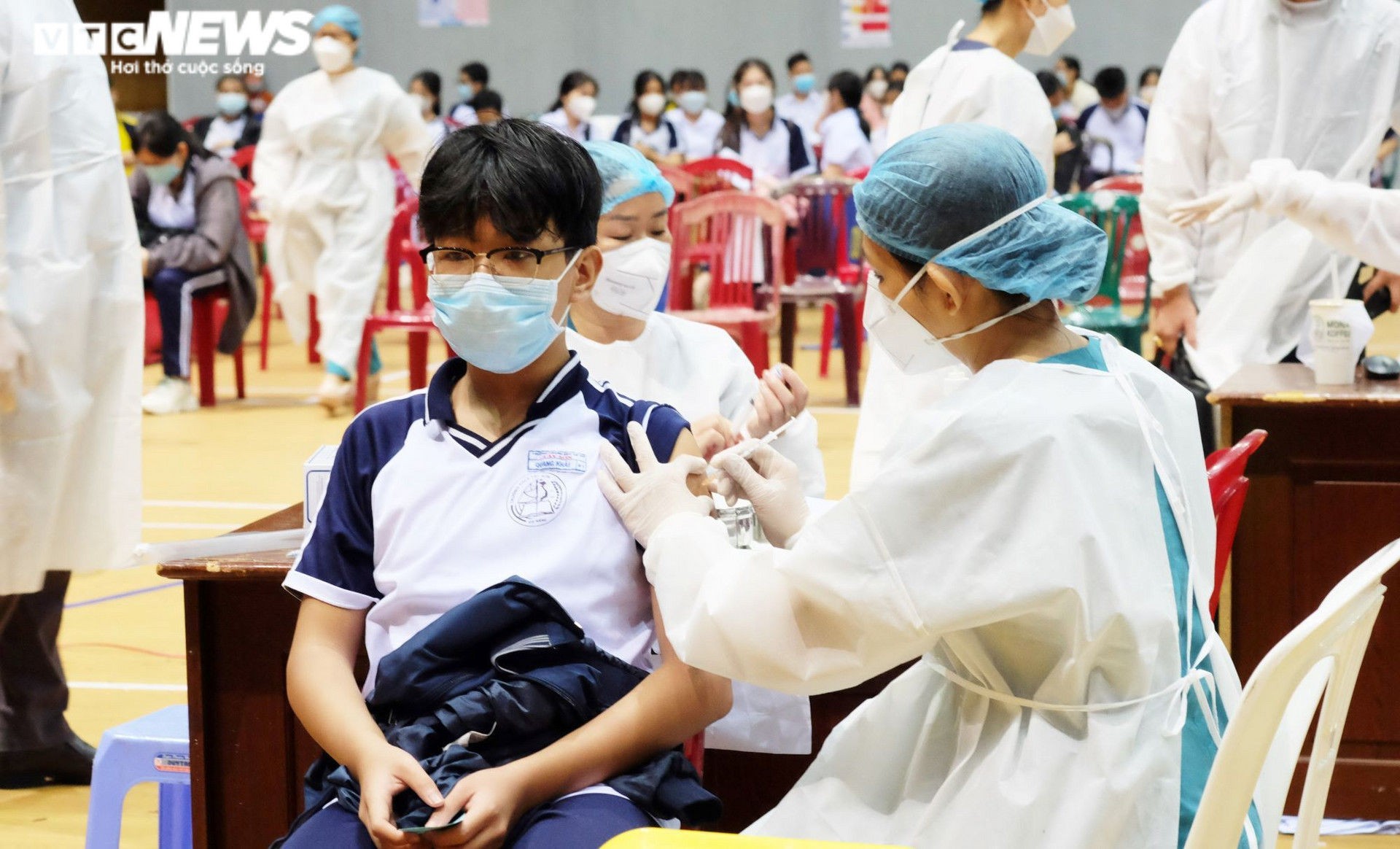Đà Nẵng tiêm vaccine ngừa COVID-19 cho gần 35.000 học sinh lớp 8 và 9 - 1