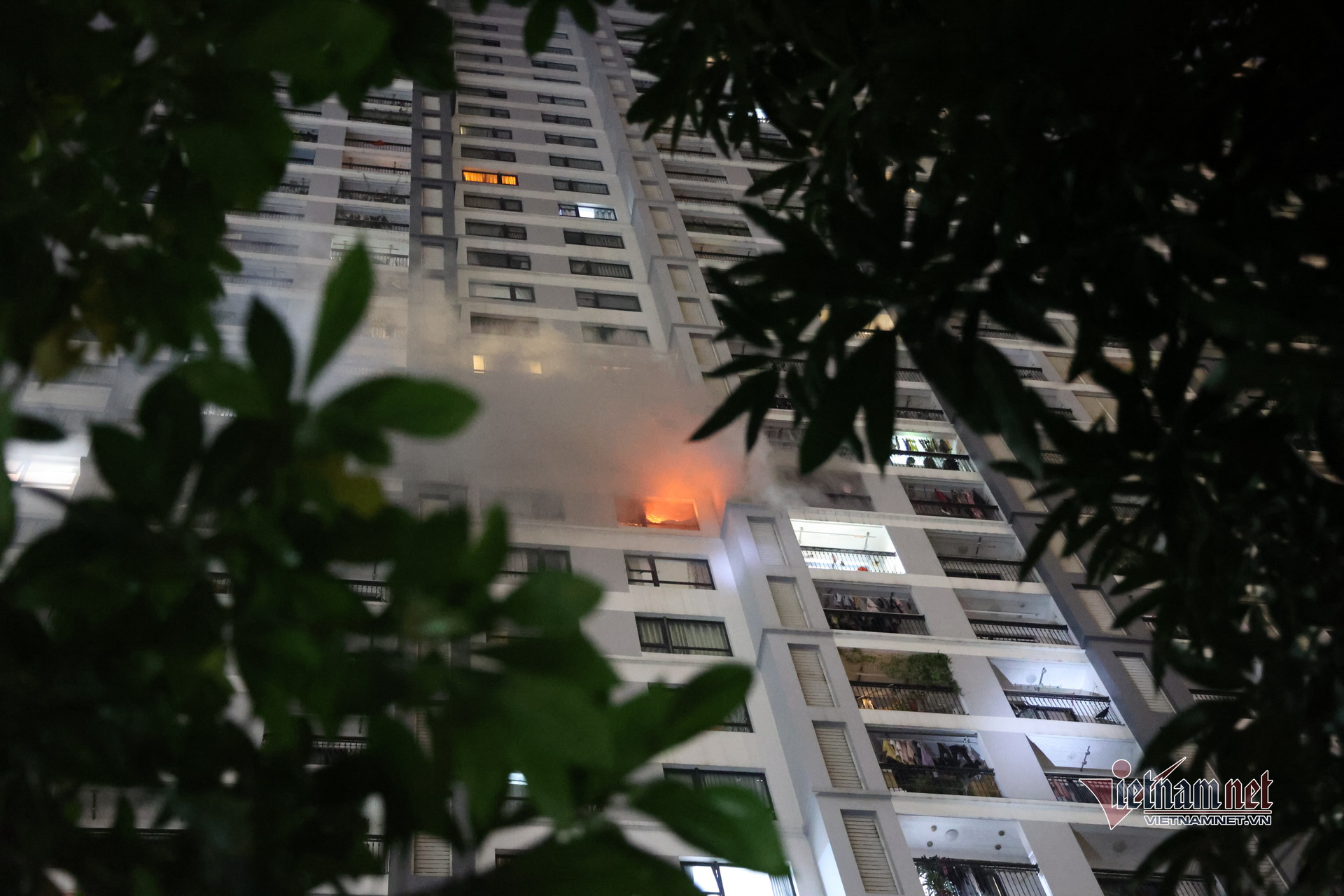 Cháy căn hộ tại tầng 15 chung cư tại quận Hai Bà Trưng