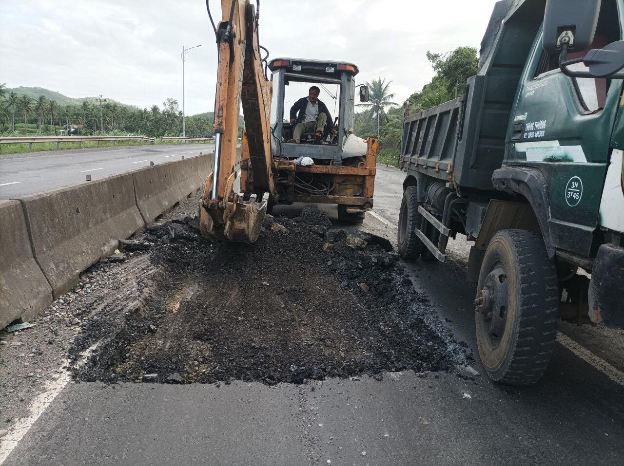 Vụ quốc lộ hỏng nặng gây nhiều tai nạn: Khẩn cấp xóa sổ ổ gà - 1