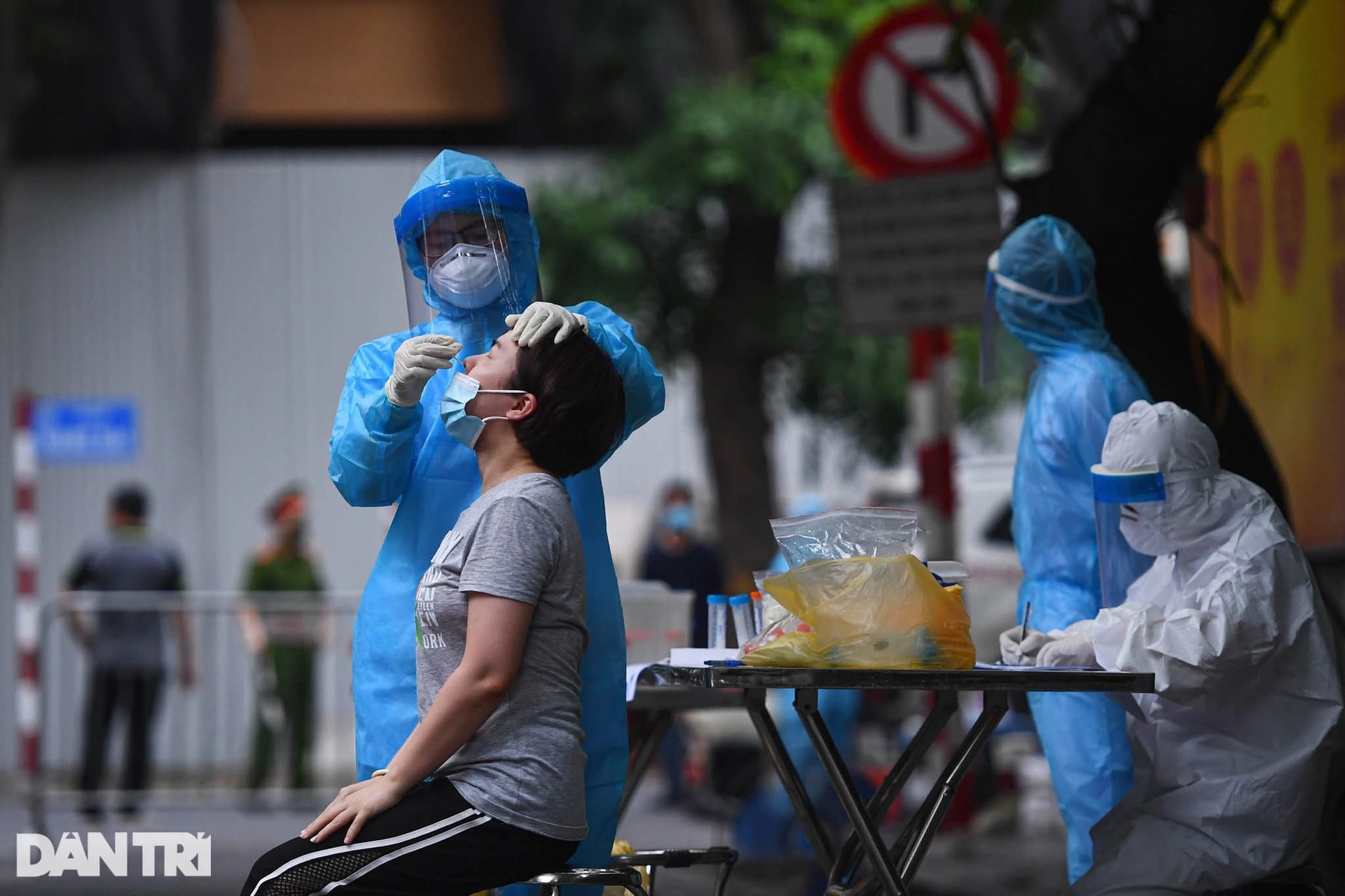 Hà Nội: Phong tỏa công ty có 87 ca test nhanh dương tính SARS-CoV-2 - 1 Hà Nội: Phong tỏa công ty có 87 ca test nhanh dương tính SARS-CoV-2 - 1
