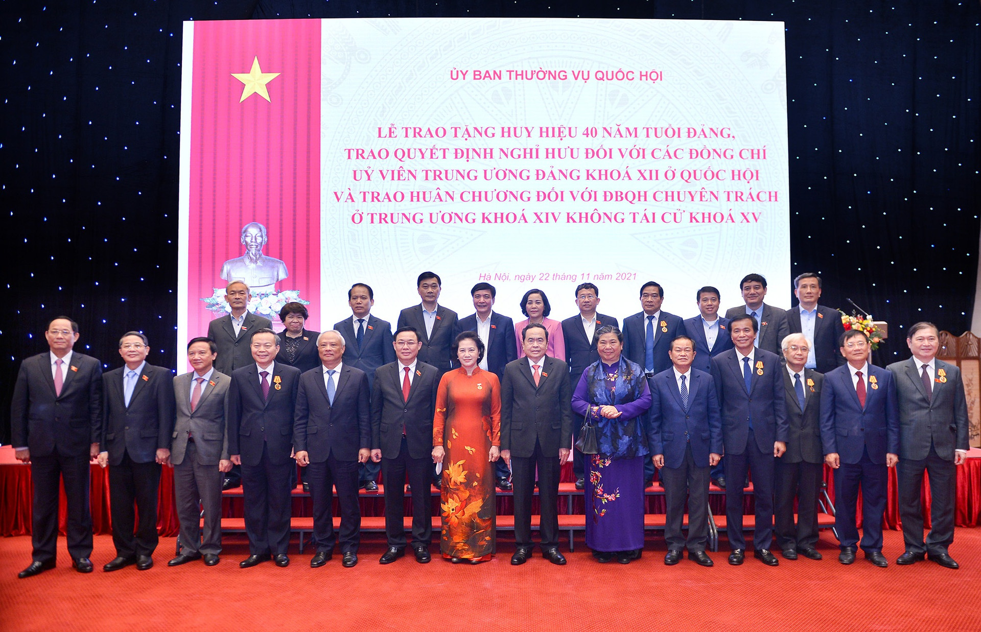 Nguyên Chủ tịch Quốc hội Nguyễn Thị Kim Ngân nhận huy hiệu 40 năm tuổi Đảng - 1