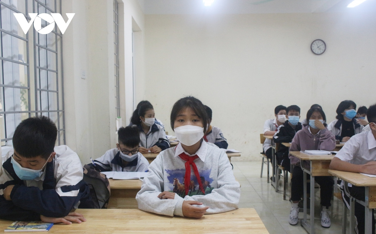 Buổi học đầu tiên của học sinh lớp 9 ngoại thành Hà Nội sau hơn nửa năm ở nhà - 10
