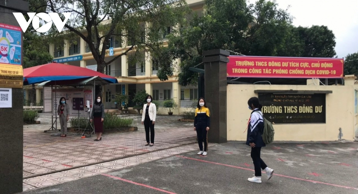 Buổi học đầu tiên của học sinh lớp 9 ngoại thành Hà Nội sau hơn nửa năm ở nhà - 12