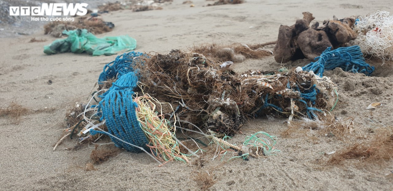 Hải Phòng: Rác thải tràn ngập các bãi biển ở huyện đảo Cát Hải  - 8