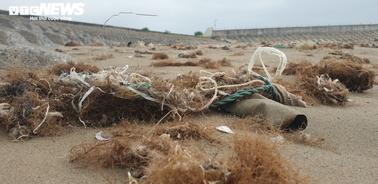 Hải Phòng: Rác thải tràn ngập các bãi biển ở huyện đảo Cát Hải  - 10