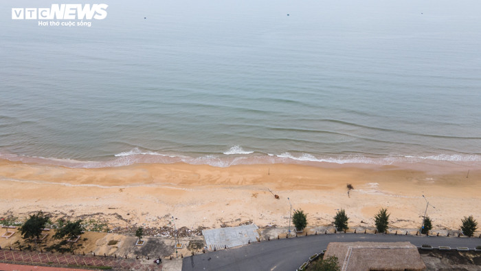 Ảnh: Rác thải nhựa bủa vây những 'bãi biển ngọc' ở Hà Tĩnh - 10