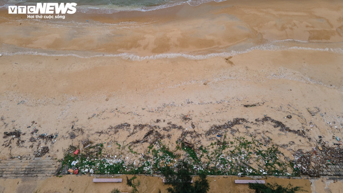 Ảnh: Rác thải nhựa bủa vây những 'bãi biển ngọc' ở Hà Tĩnh - 18