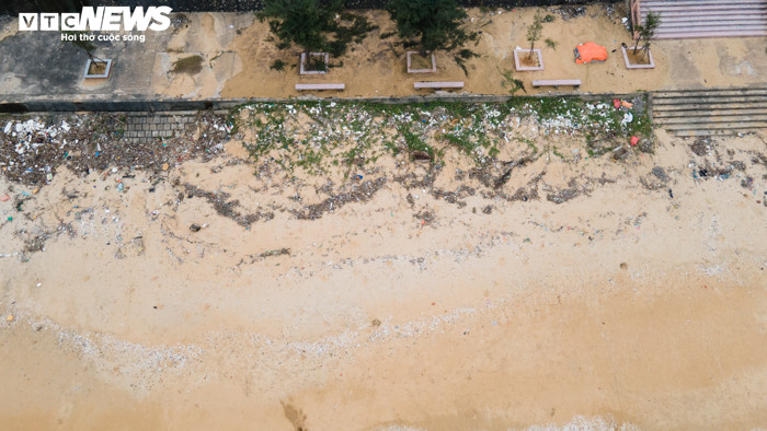 Ảnh: Rác thải nhựa bủa vây những 'bãi biển ngọc' ở Hà Tĩnh - 2