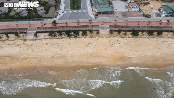 Ảnh: Rác thải nhựa bủa vây những 'bãi biển ngọc' ở Hà Tĩnh - 1