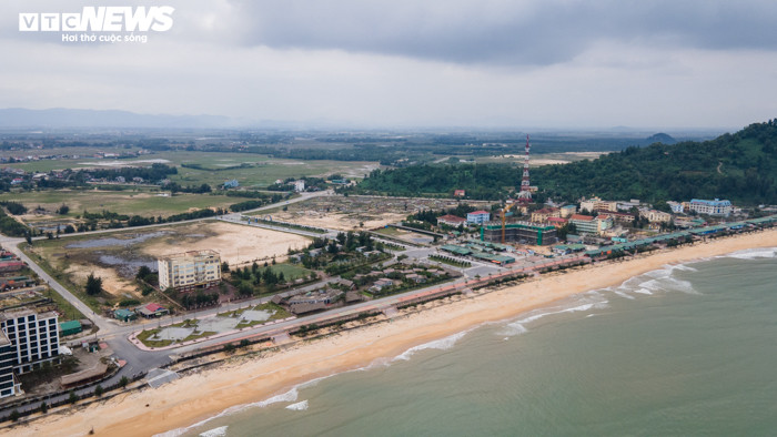 Ảnh: Rác thải nhựa bủa vây những 'bãi biển ngọc' ở Hà Tĩnh - 19