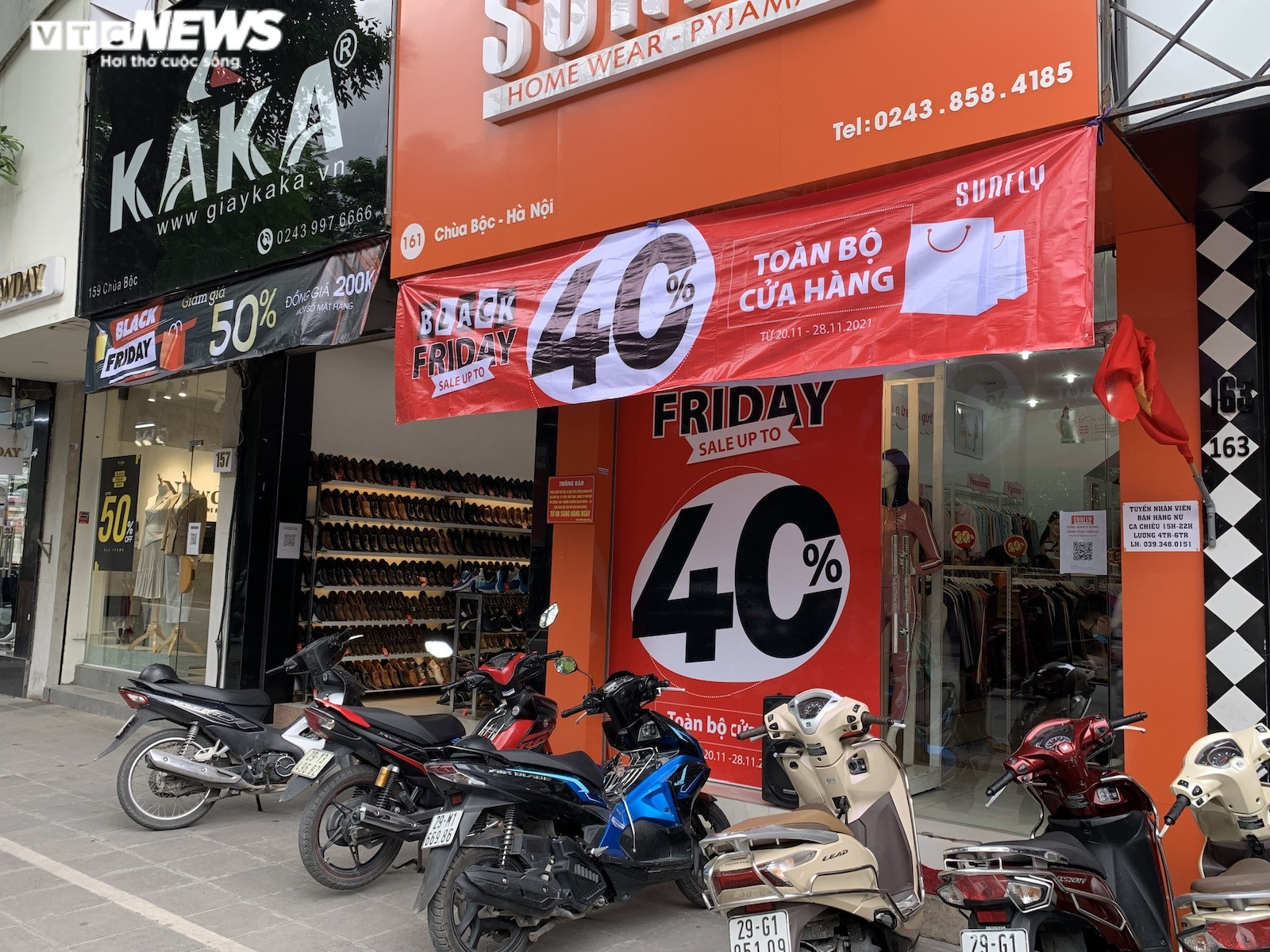 Ảnh: Khuyến mại tràn ngập phố Hà Nội, cơ hội tiết kiệm cho người tiêu dùng - 10
