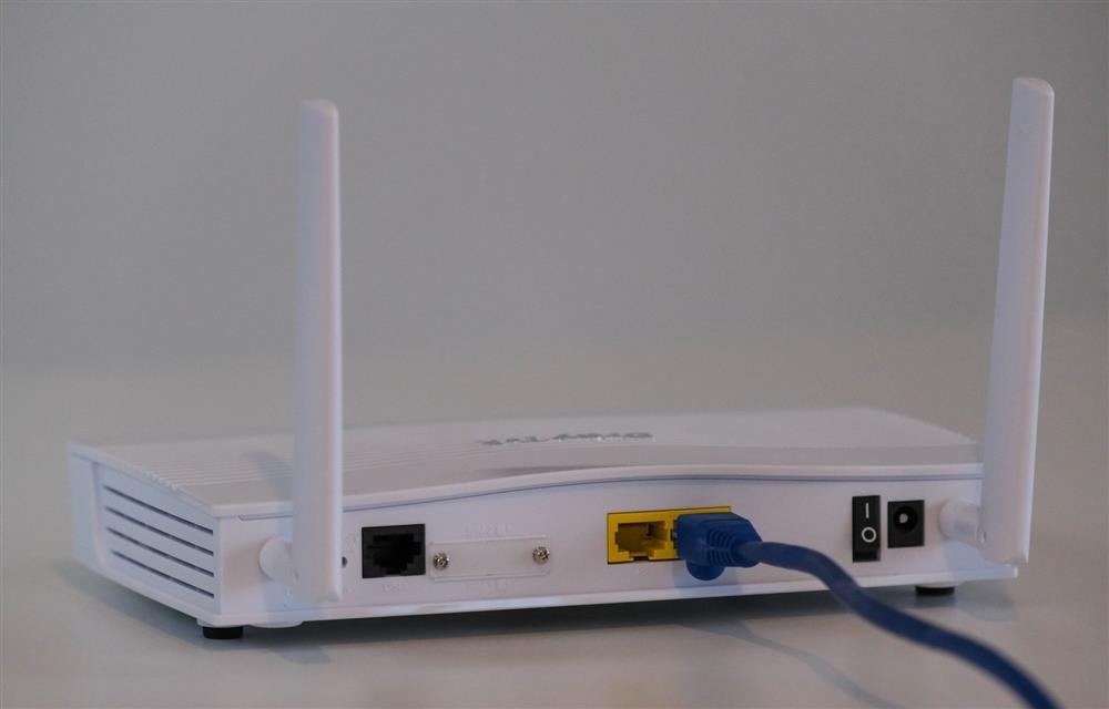 Những công dụng đáng ngạc nhiên của giấy bạc, đem đặt sau bộ phát wifi mà ai cũng giật mình-2