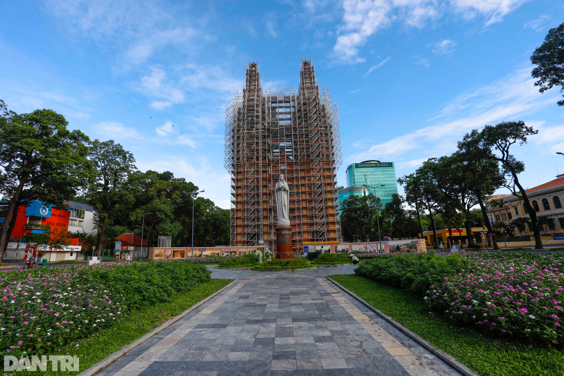 Nhà thờ Đức Bà Sài Gòn mở cửa trở lại từ cuối tuần này - 4
