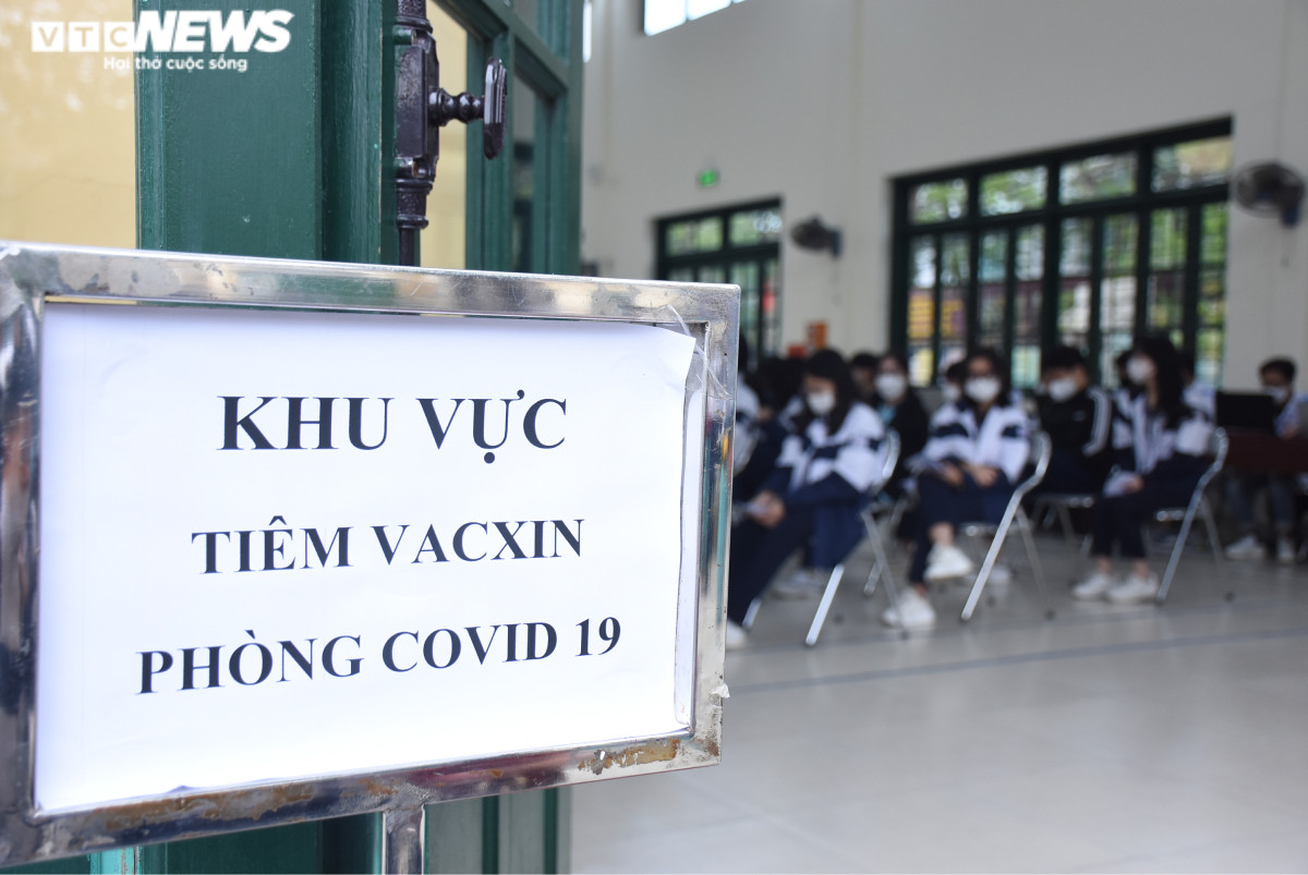 Ảnh: Những học sinh đầu tiên ở Hải Phòng tiêm vaccine phòng COVID-19 - 2
