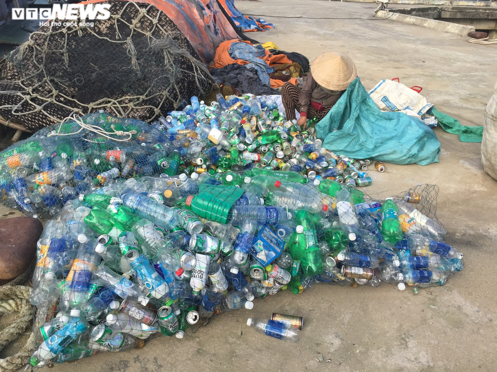 Chàng ngư dân muốn biến rác đại dương thành thuyền chống lụt cho người nghèo - 3