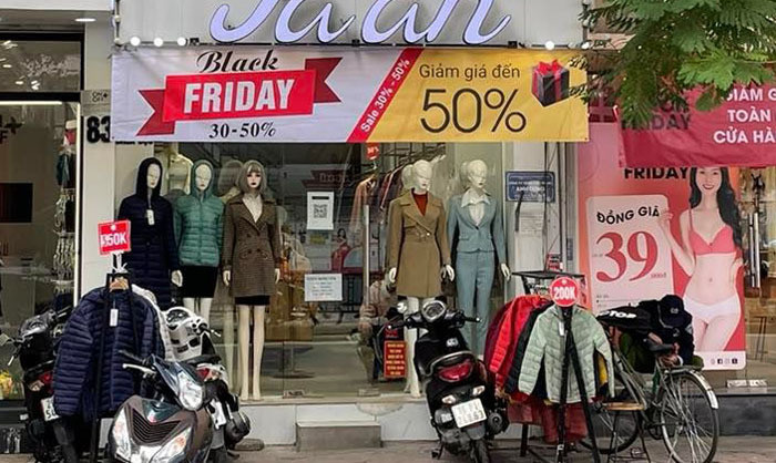 Trước Black Friday, phố thời trang ở Hà Nội đìu hiu khách dù giảm giá 80% - 8