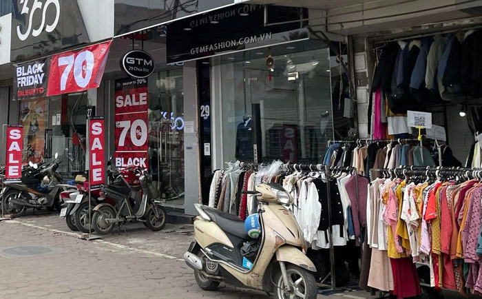 Trước Black Friday, phố thời trang ở Hà Nội đìu hiu khách dù giảm giá 80% - 5