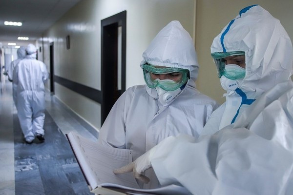 Quan chức Nga phản đối tiêm vắc xin Covid-19 được mời tới thăm ICU, nhà xác