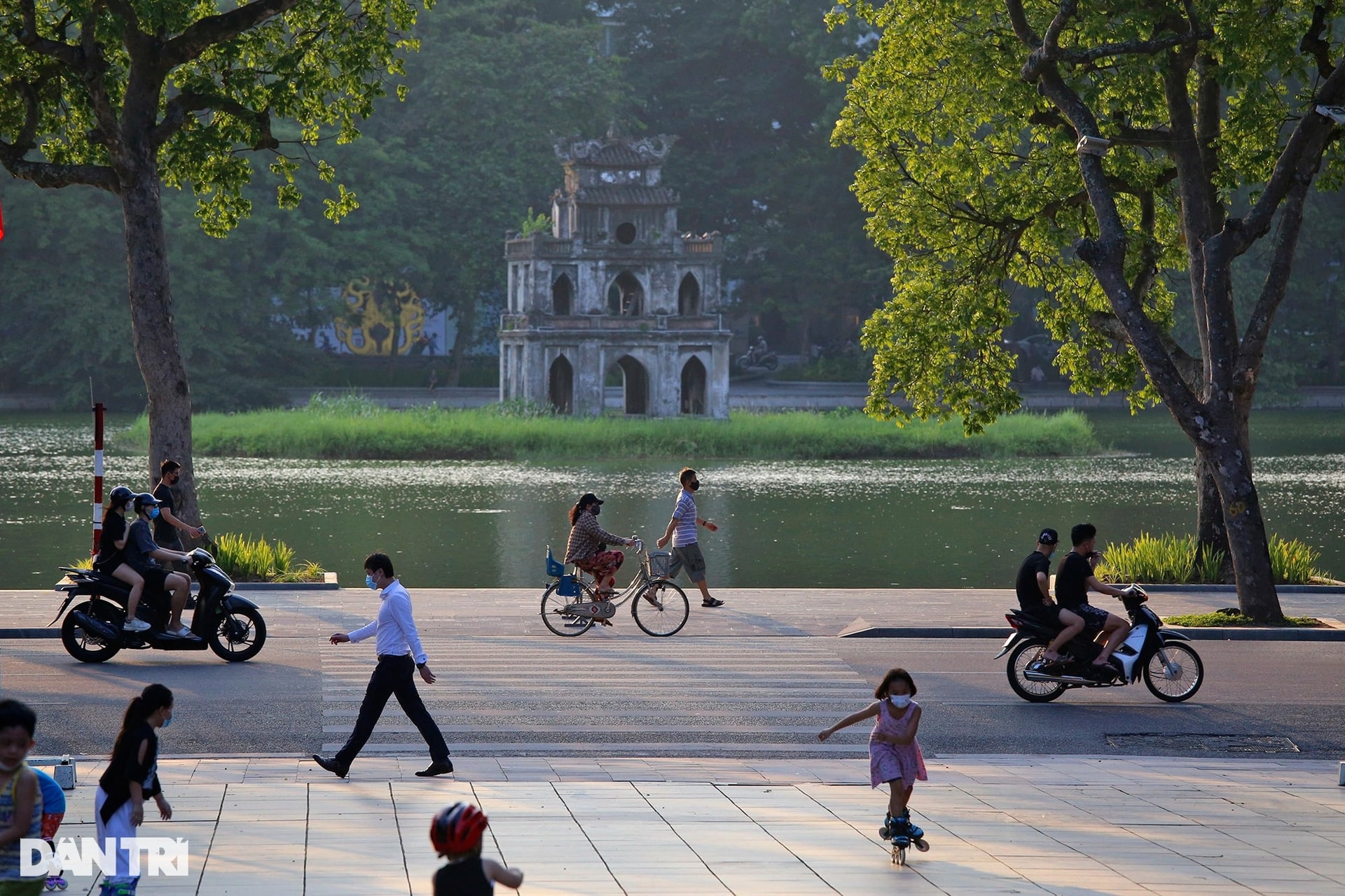 Hà Nội phòng, chống dịch thế nào khi Covid-19 đã ở khắp 30 quận, huyện? - 1 Hà Nội phòng, chống dịch thế nào khi Covid-19 đã ở khắp 30 quận, huyện? - 1
